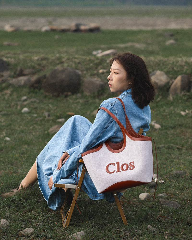 Clos Vastote Series Canvas Tote Bag
