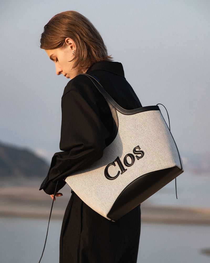 Clos Vastote Series Canvas Tote Bag
