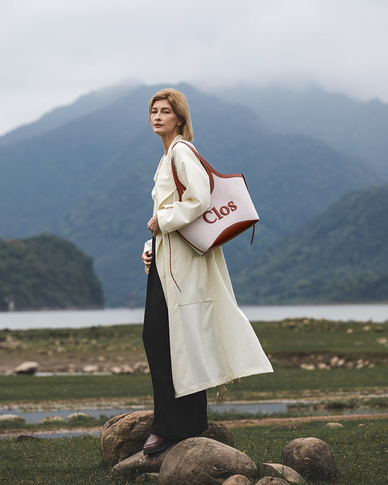 Clos Vastote Series Canvas Tote Bag