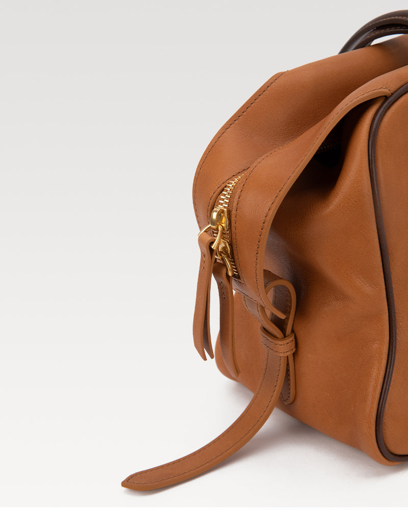 Pamperly Medium Mist-Waxed Vegetable-Tanned  Top-Grain Leather Boston Bag